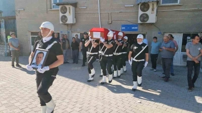 G&ouml;rev başında hayatını kaybeden polis memuru son yolculuğuna uğurlandı
