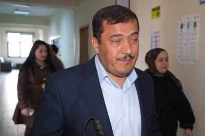 Görme engeline inat başarıya yürüyen öğretmen: Şimdi özel öğrencilerine rehberlik ediyor
