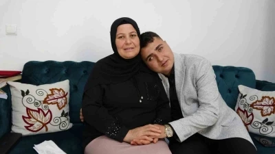 G&ouml;rme engelli oğlunun eğitimi i&ccedil;in Braille alfabesini &ouml;ğrendi
