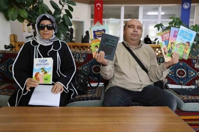 Görme engelli öğretmen 11’inci, kendi gibi görme engelli eşi ise ilk kitabını çıkardı
