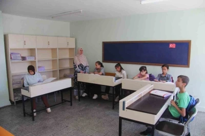 Görme engelli öğretmenin meslek aşkı öğrencilerine örnek oluyor
