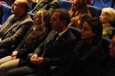 G&ouml;rme Engelli Ressamın Braille tekniğiyle yaptığı resimler beğeni topladı
