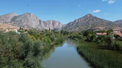 Görüntüsü ile mest eden Kazankaya Kanyonu, dron ile görüntülendi

