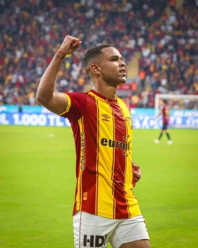 G&ouml;ztepe&rsquo;de ilk devrenin yıldızı Juan oldu
