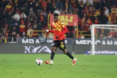 G&ouml;ztepe&rsquo;de sakatlığını atlatan Bokele takımla &ccedil;alışmalara başladı

