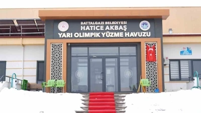 G&ouml;ztepe Hatice Akbaş Yarı Olimpik Y&uuml;zme Havuzu&rsquo;nda yeni d&ouml;nem eğitimleri
