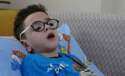 Grip sandılar, Boca vir&uuml;s&uuml; &ccedil;ıktı: 7 yaşındaki Kaan 4 yıldır yatağa mahkum yaşıyor
