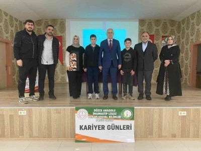 GSB M&uuml;d&uuml;r&uuml; Kariyer g&uuml;nlerinde &ouml;ğrencilerle buluştu
