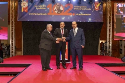 Gülpınar’a  &quot;Yılın en başarılı belediye başkanı&quot; ödülü
