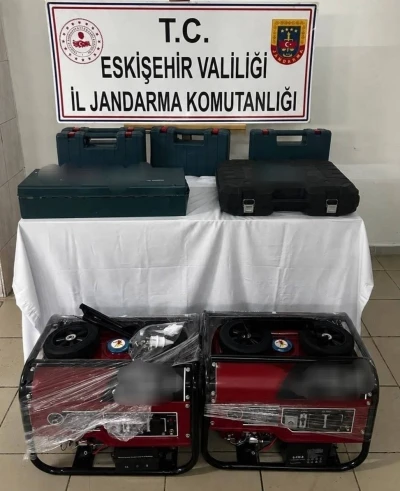 G&uuml;mr&uuml;k ka&ccedil;ağı malzemeleri piyasaya s&uuml;rmeye hazırlanan ş&uuml;pheli yakalandı
