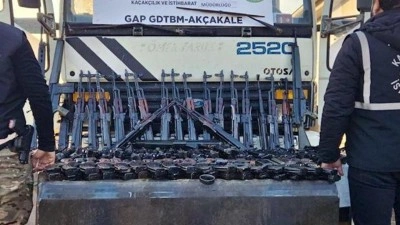 G&uuml;mr&uuml;k kapısında 52 uzun namlulu silah ele ge&ccedil;irildi
