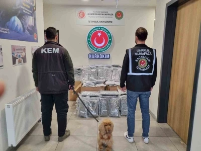 G&uuml;mr&uuml;kler Muhafaza ekipleri piyasa değeri 378 milyon olan 420 kilo uyuşturucu madde yakaladı
