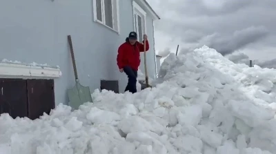 G&uuml;m&uuml;şhane&rsquo;de akılalmaz olay: Ayılar bu kez kapıdan değil pencereden girdi
