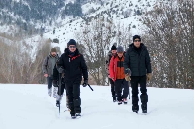 G&uuml;m&uuml;şhane&rsquo;de beyaz yolculuk: Dağcılar kar &uuml;st&uuml;nde buluştu
