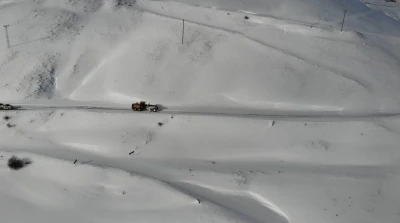 G&uuml;m&uuml;şhane&rsquo;de kapanan k&ouml;y yollarında kar mesaisi aralıksız s&uuml;r&uuml;yor
