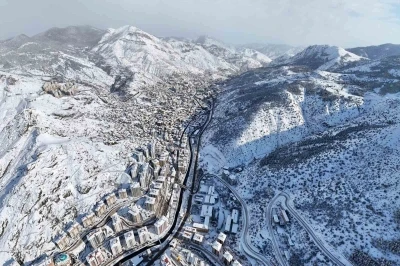 G&uuml;m&uuml;şhane&rsquo;de kar g&ouml;rsel ş&ouml;lene d&ouml;n&uuml;şt&uuml;
