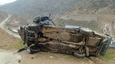 G&uuml;m&uuml;şhane&rsquo;de otomobil u&ccedil;uruma yuvarlandı: 1 &ouml;l&uuml;
