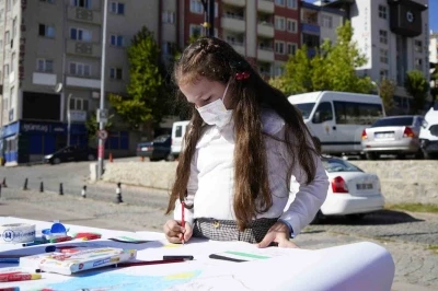 Gümüşhane’de &quot;Filistinli Çocuklar İçin Çiz&quot; etkinliği düzenlendi
