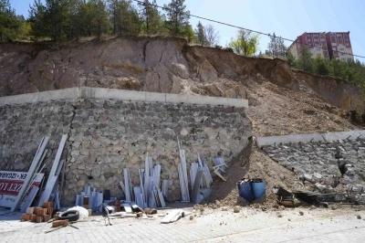 Gümüşhane’de sanayi sitesinde heyelan riski nedeniyle 25 iş yeri boşaltıldı

