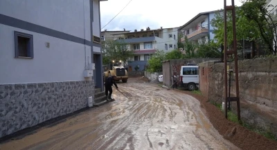 G&uuml;m&uuml;şhane&rsquo;de sel nedeniyle bir ev, ahır ve 4 ara&ccedil; zarar g&ouml;rd&uuml;
