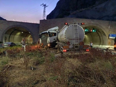 Gümüşhane’de tünelde trafik kazası: 1 yaralı
