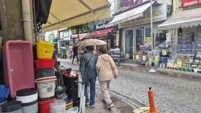 G&uuml;n boyu havanın sıcak olduğu Eskişehir&rsquo;de yağışlar etkisini g&ouml;sterdi
