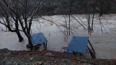 G&uuml;ndoğmuş&rsquo;ta sağanak, U&ccedil;ansu Şelalesi&rsquo;ni coşturdu
