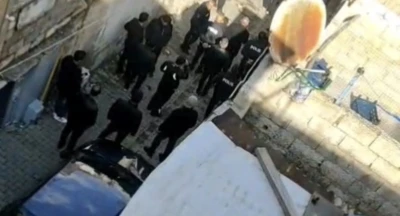 G&uuml;nd&uuml;z vakti girdikleri evdeki 2 kadını darbettiler: Kadınlardan birinin durumu ağır
