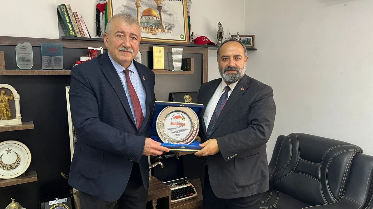 Güneydoğu Anadolu Gazeteciler Federasyonu'ndan Murat Atay'a onur ödülü