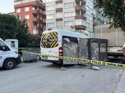 G&uuml;ng&ouml;ren&rsquo;de servis aracının altında kalan yaşlı adam hayatını kaybetti
