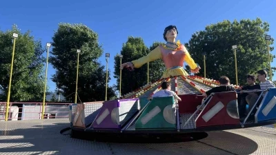 G&uuml;nlerdir lunaparkı izleyen otizmli &ccedil;ocuğa &ccedil;alışanlardan &ouml;zel tur

