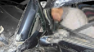 G&uuml;ny&uuml;z&uuml; Kaymakamı trafik kazası ge&ccedil;irdi: 1 &ouml;l&uuml;, 2 yaralı
