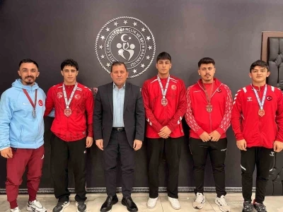 G&uuml;reş ve halter şampiyonlarından Kabakcı&rsquo;ya ziyaret
