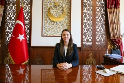 G&uuml;rpınar&rsquo;ın ilk kadın kaymakamı g&ouml;reve başladı
