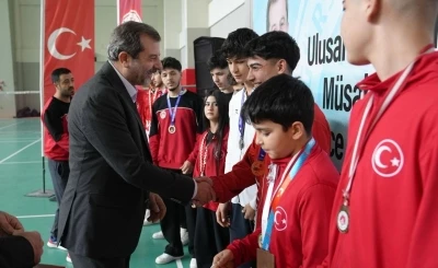 G&uuml;rsu&rsquo;nun sporcularına &ouml;d&uuml;l yağdı
