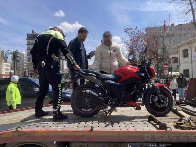G&uuml;r&uuml;lt&uuml;l&uuml; egzoz kullanan motosikletliye 16 bin 329 TL ceza

