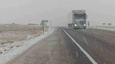 Gürün’de kar yağışı etkili oldu, görüş mesafesi yer yer 50 metreye düştü
