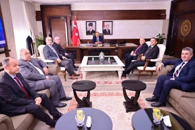 G&uuml;ven tazeleyen Başkan &Ouml;zmeri&ccedil;, şof&ouml;r esnafı i&ccedil;in saha &ccedil;alışmalarına başladı
