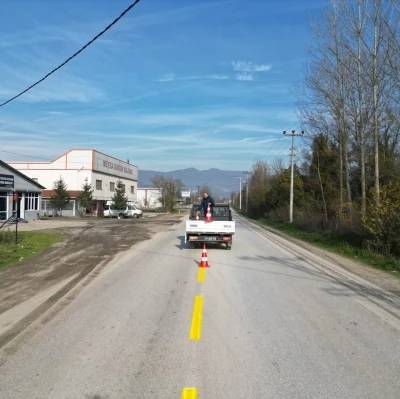 Güvenli ulaşım için Çilimli’de yol çizgileri yenileniyor
