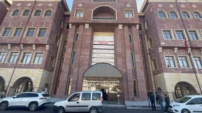 Güvenlik görevlisi kalbine yenik düştü
