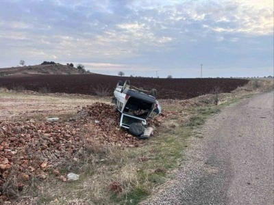 G&uuml;venlik korucusunun aracı takla attı: 1 yaralı