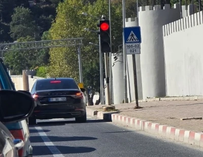 Güvenlik şeridini kullanan araçlar tepkilere neden oluyor
