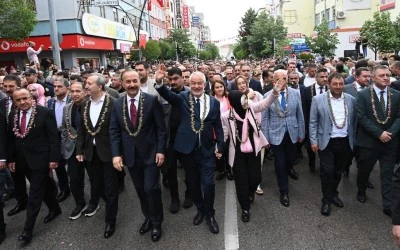 G&uuml;l&uuml;n Kokusu, Festivalin Coşkusu Isparta'yı Sardı