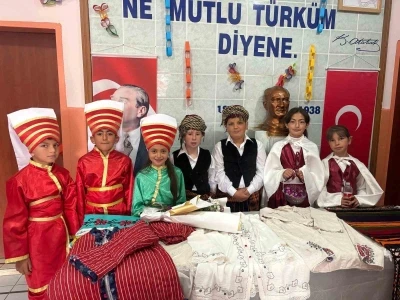 Hacıabdullah&rsquo;ta el emeği &uuml;r&uuml;nler sergilendi
