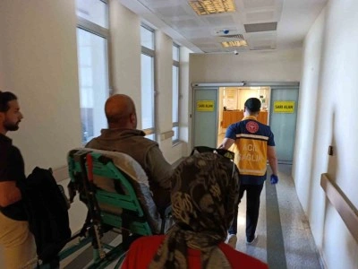 Hafif ticari ara&ccedil; ile motosiklet &ccedil;arpıştı: 1 yaralı