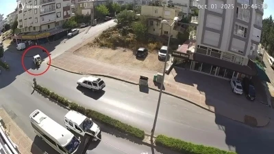 Hafif ticari araç ile motosiklet çarpıştı: 2 yaralı
