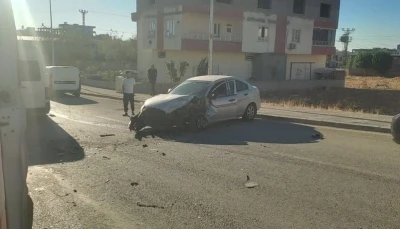 Hafif ticari araç ile otomobil çarpıştı: 4 yaralı
