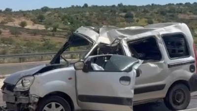 Hafif ticari ara&ccedil;, şarampole devrildi: 1 &ouml;l&uuml;, 1 yaralı