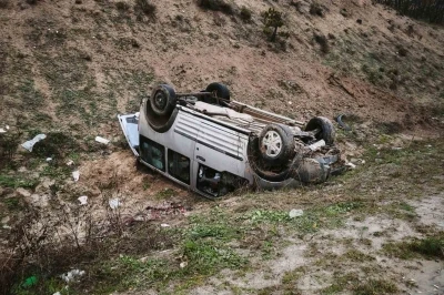Hafif ticari ara&ccedil; takla attı: 4 yaralı
