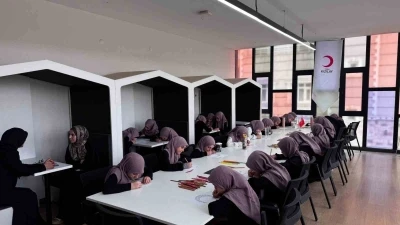 Hafızlık kursu öğrencilerinden Kızılay Gönüllü Merkezine ziyaret
